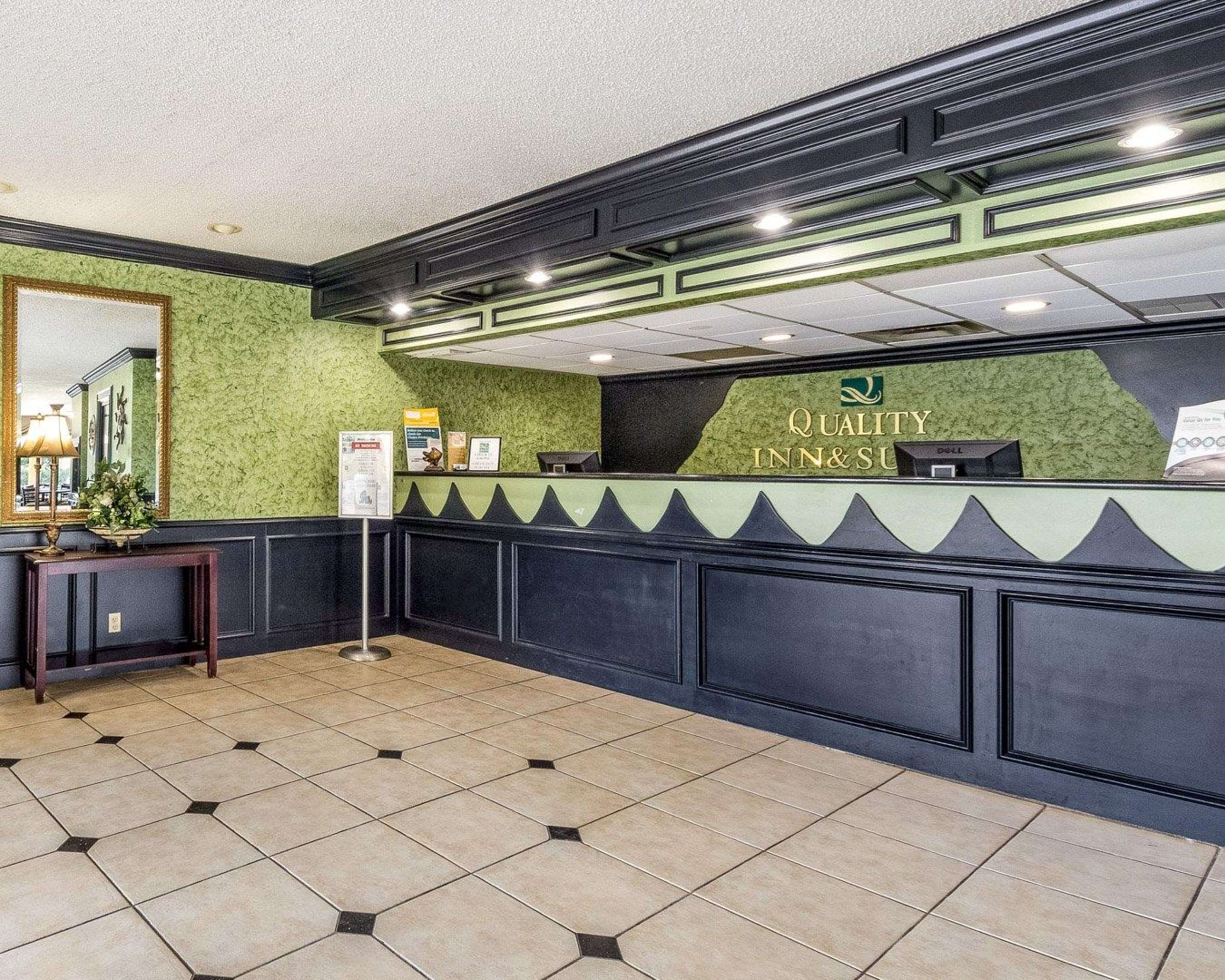 Front desk with friendly staff | Quality Inn & Suites Corpus Christi