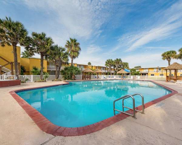 Pool - Quality Inn & Suites Sandy Shores Corpus Christi