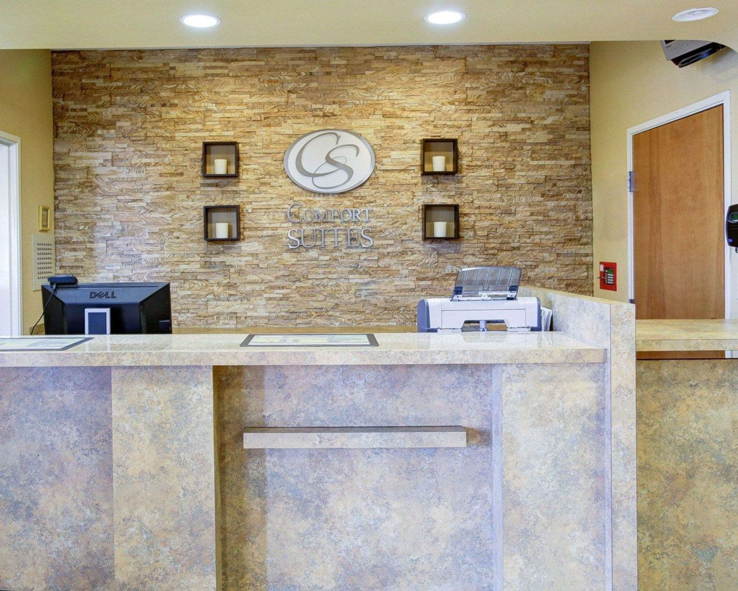 Front desk | Comfort Suites Brenham