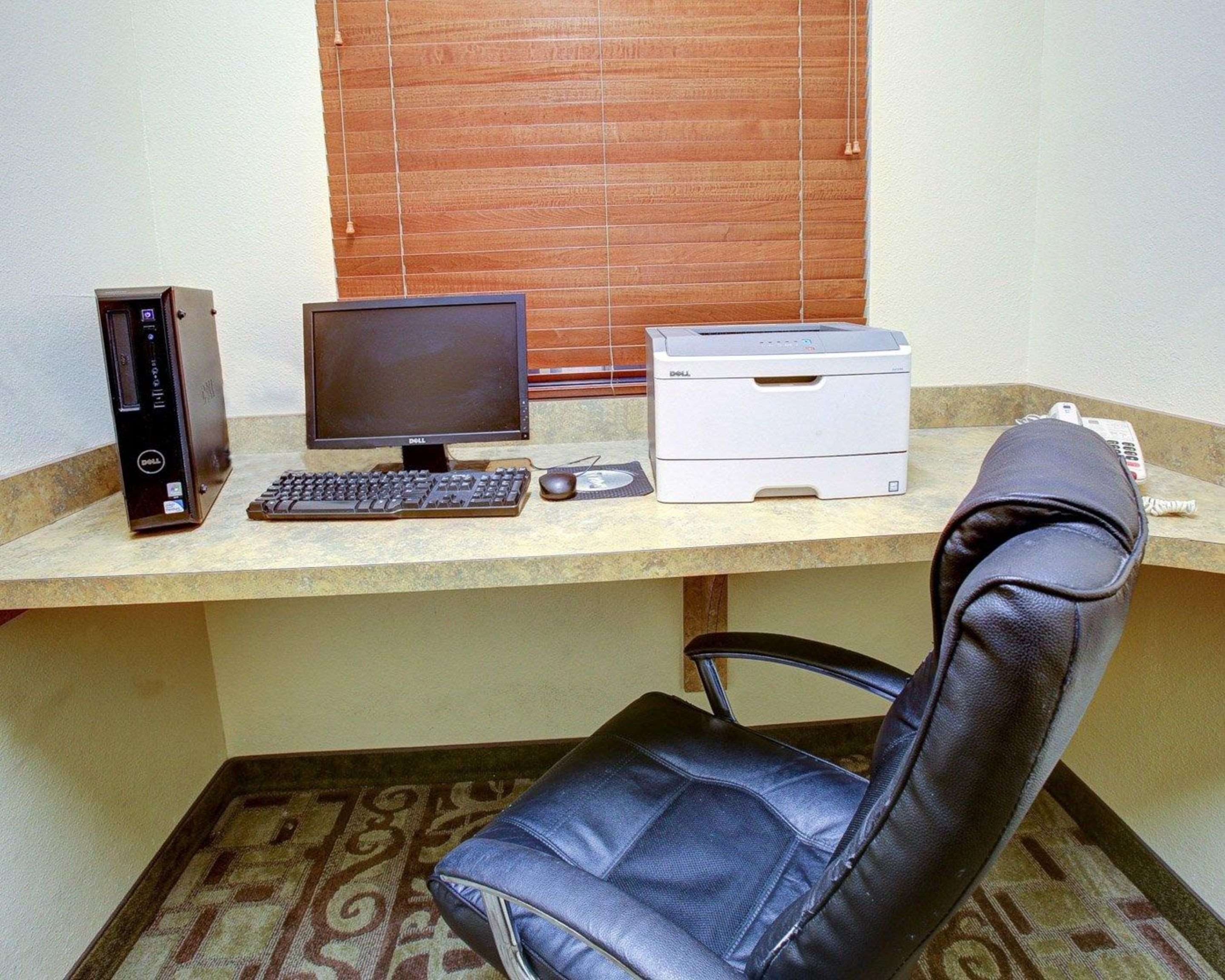 Business center | Comfort Suites Brenham