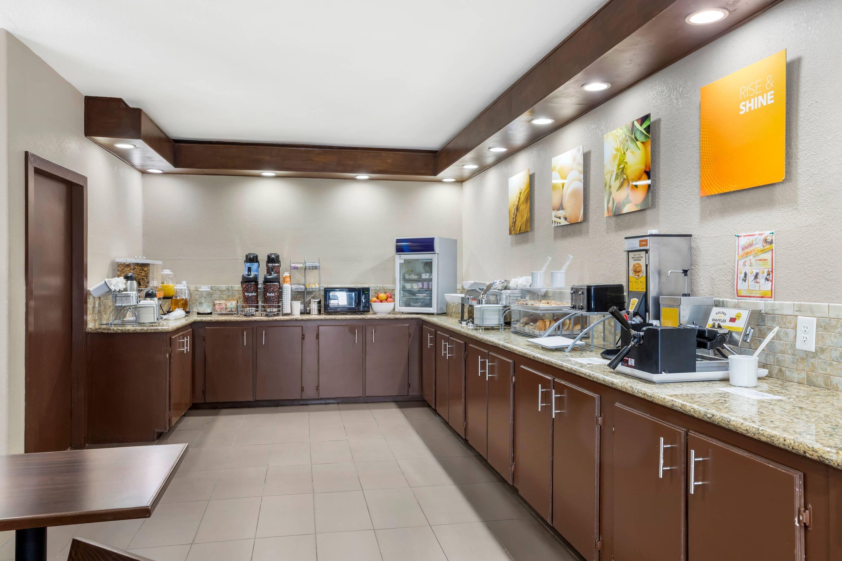 Breakfast area | Comfort Suites Brenham