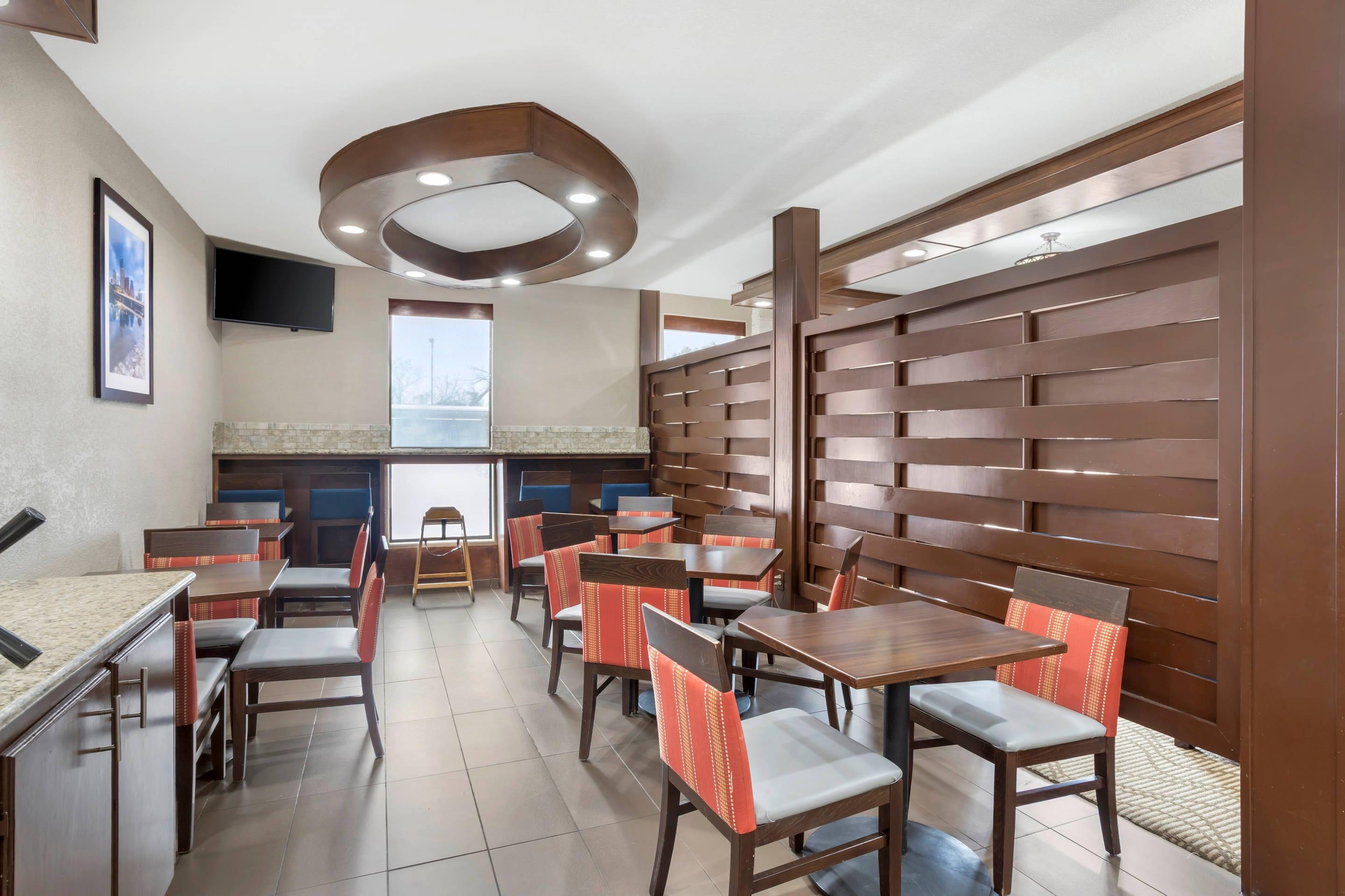 Breakfast area | Comfort Suites Brenham