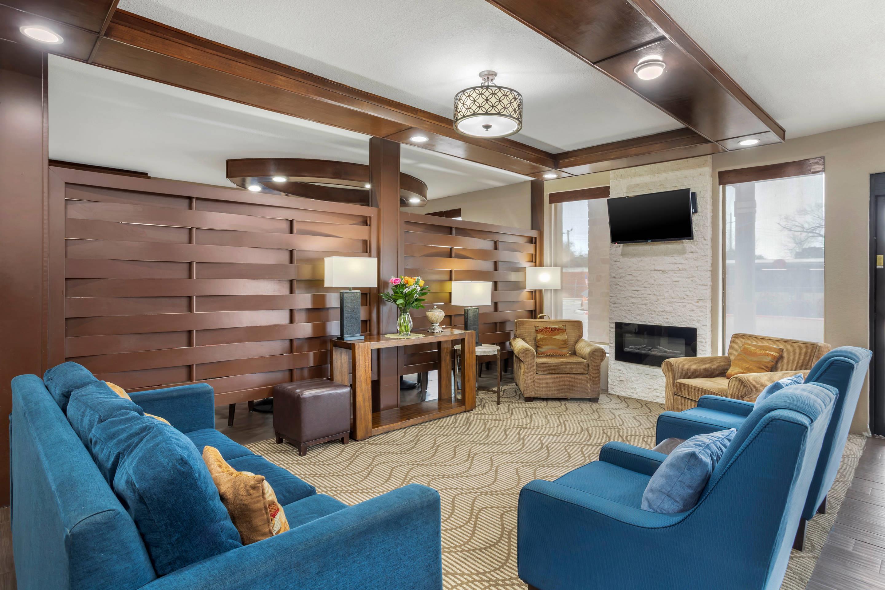 Hotel lobby | Comfort Suites Brenham