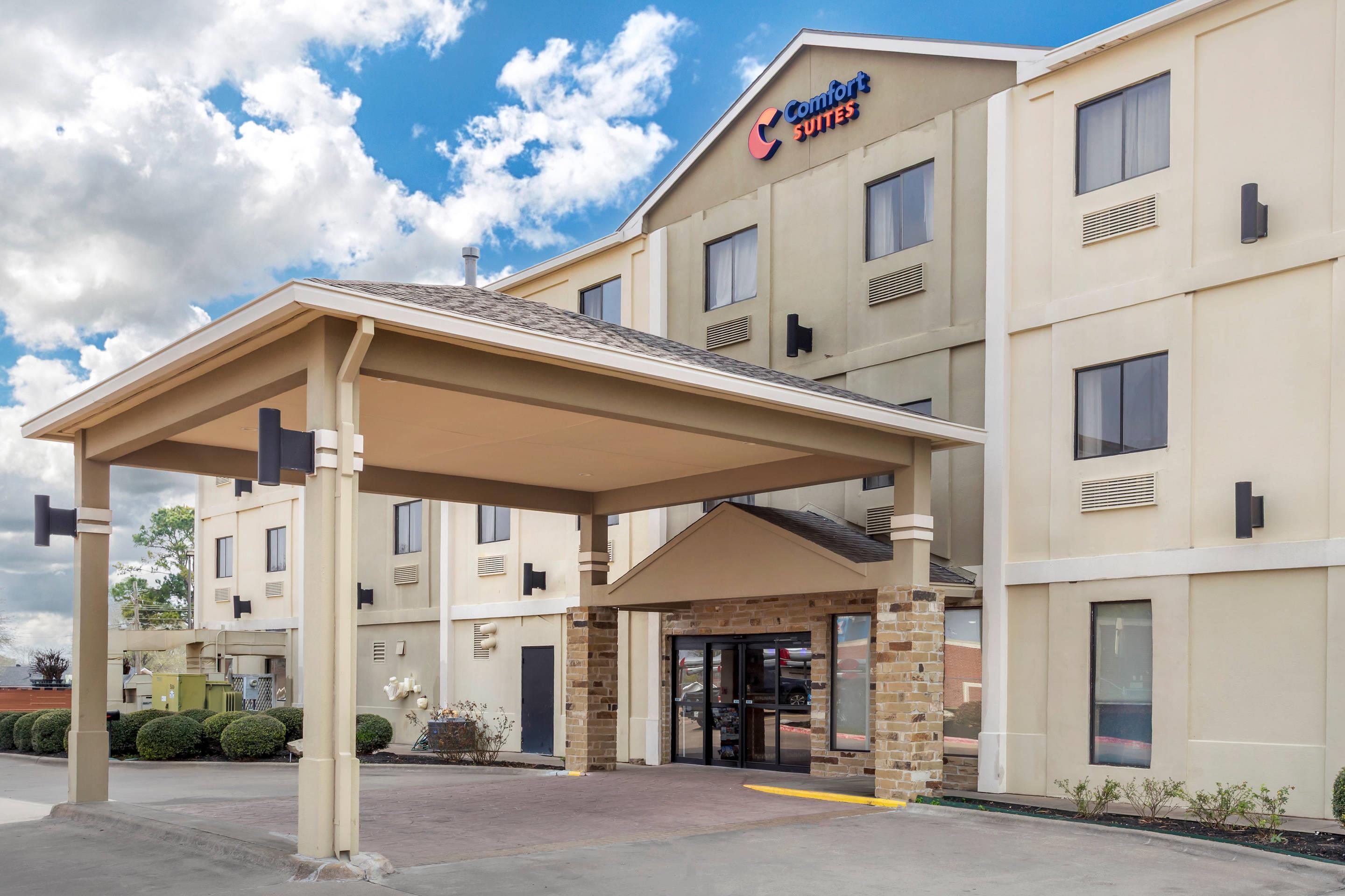 Hotel exterior | Comfort Suites Brenham