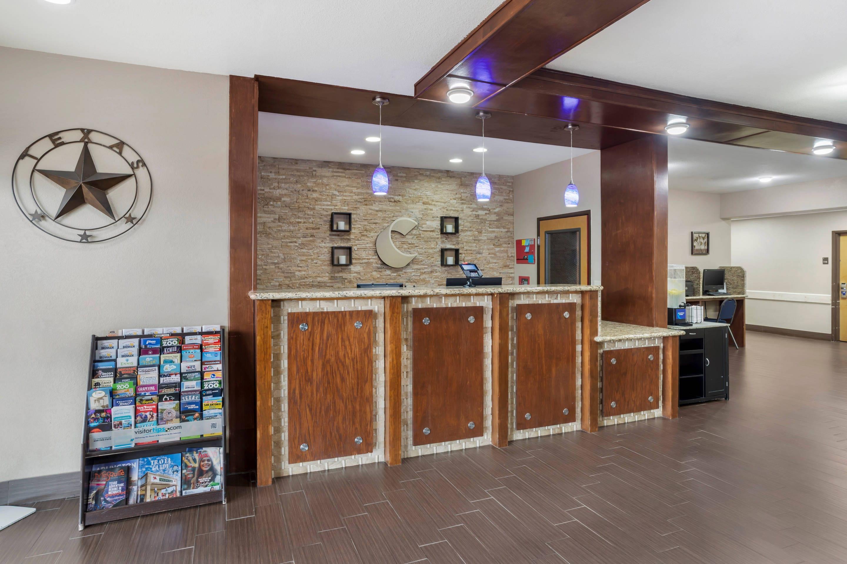 Hotel lobby | Comfort Suites Brenham