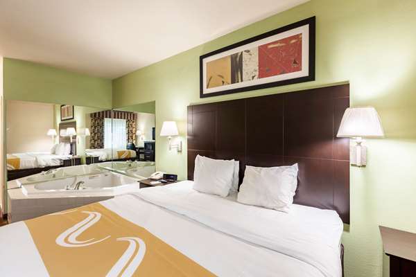 Suite - Quality Inn SeaWorld San Antonio