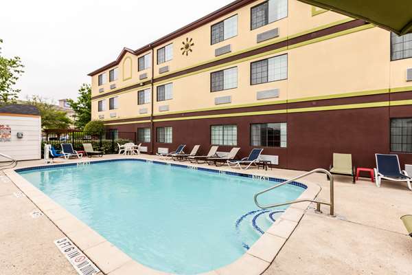 Pool - Quality Inn SeaWorld San Antonio