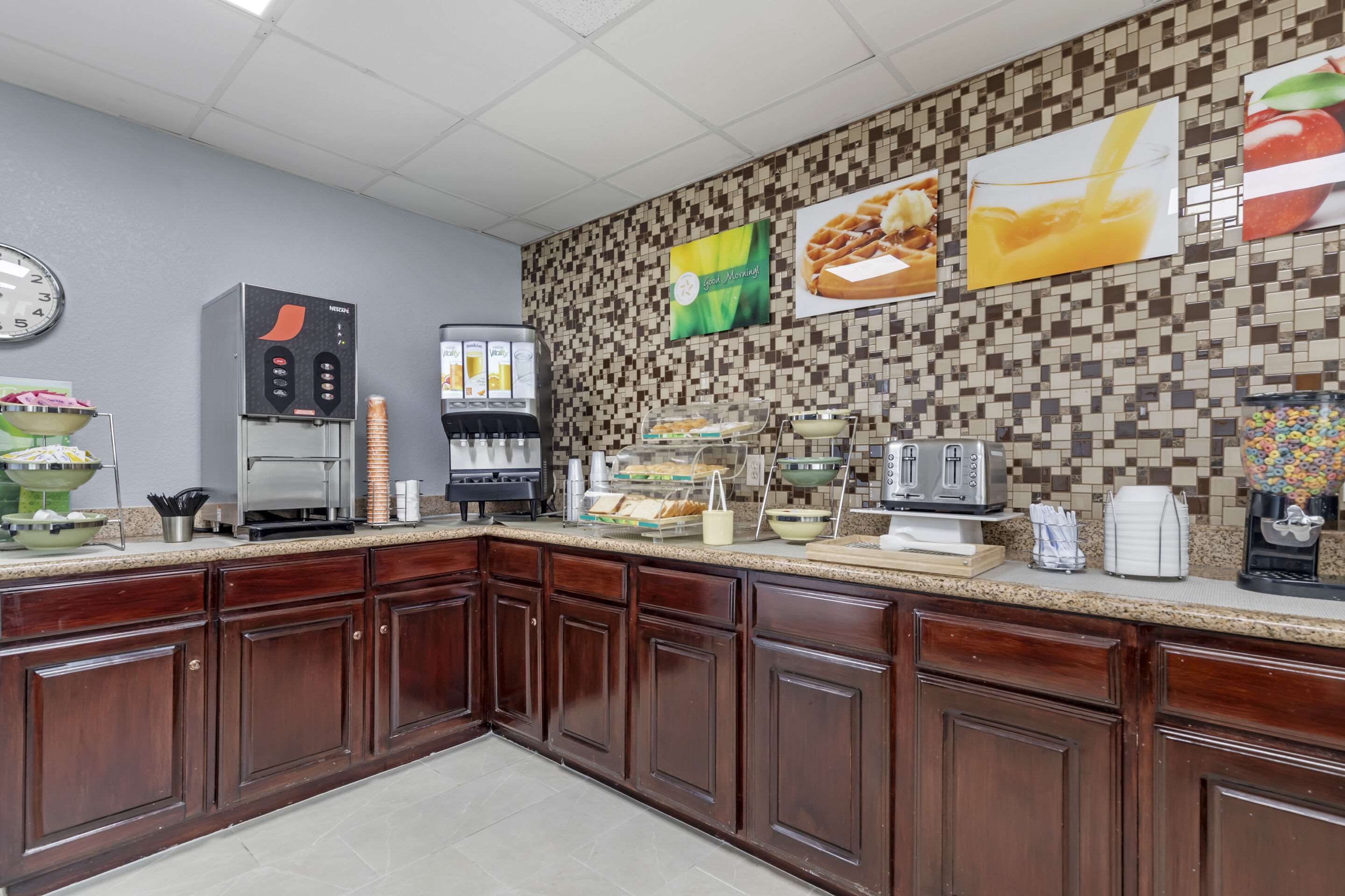 Breakfast counter | Quality Inn near SeaWorld - Lackland