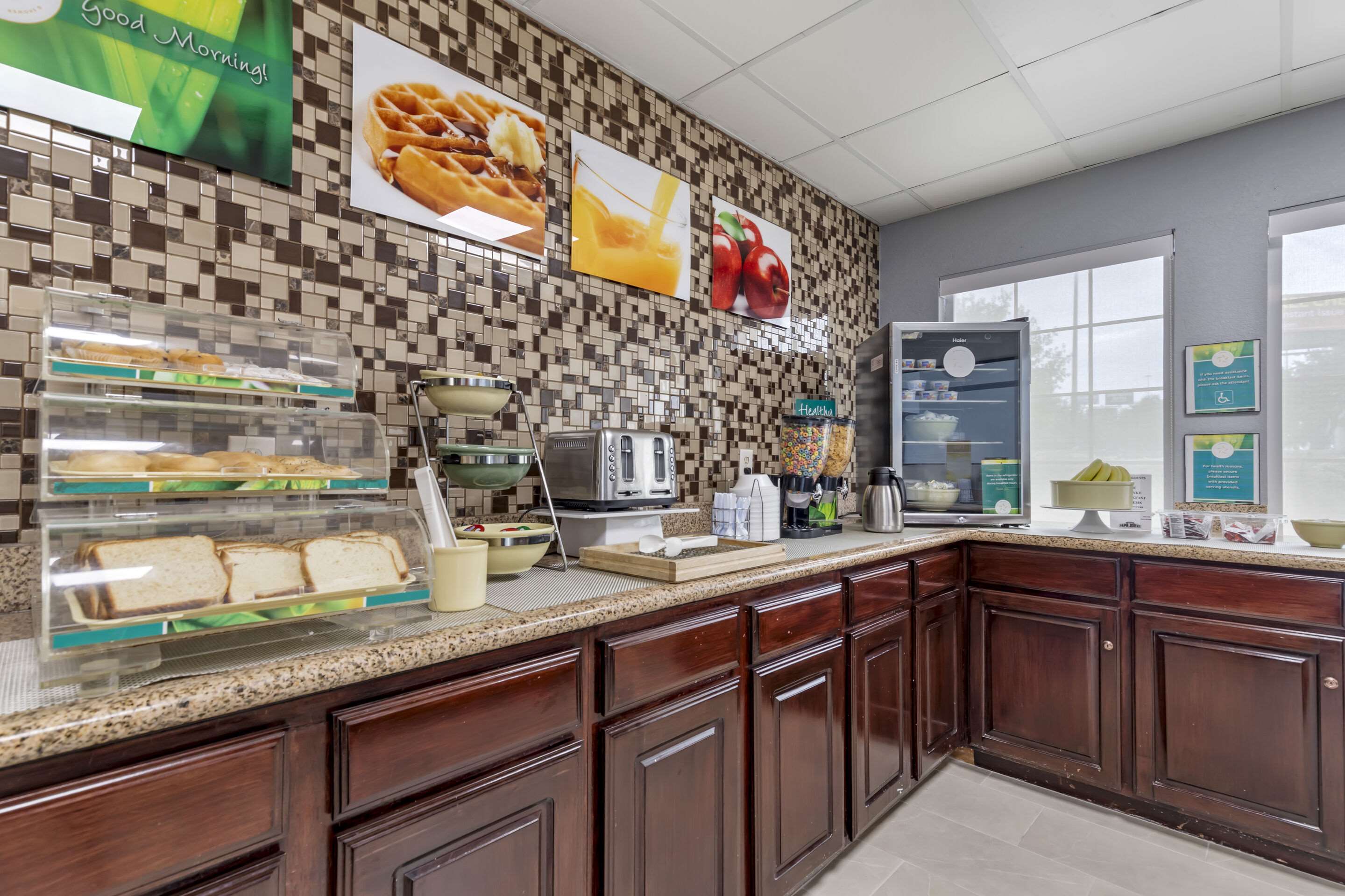 Breakfast counter | Quality Inn near SeaWorld - Lackland