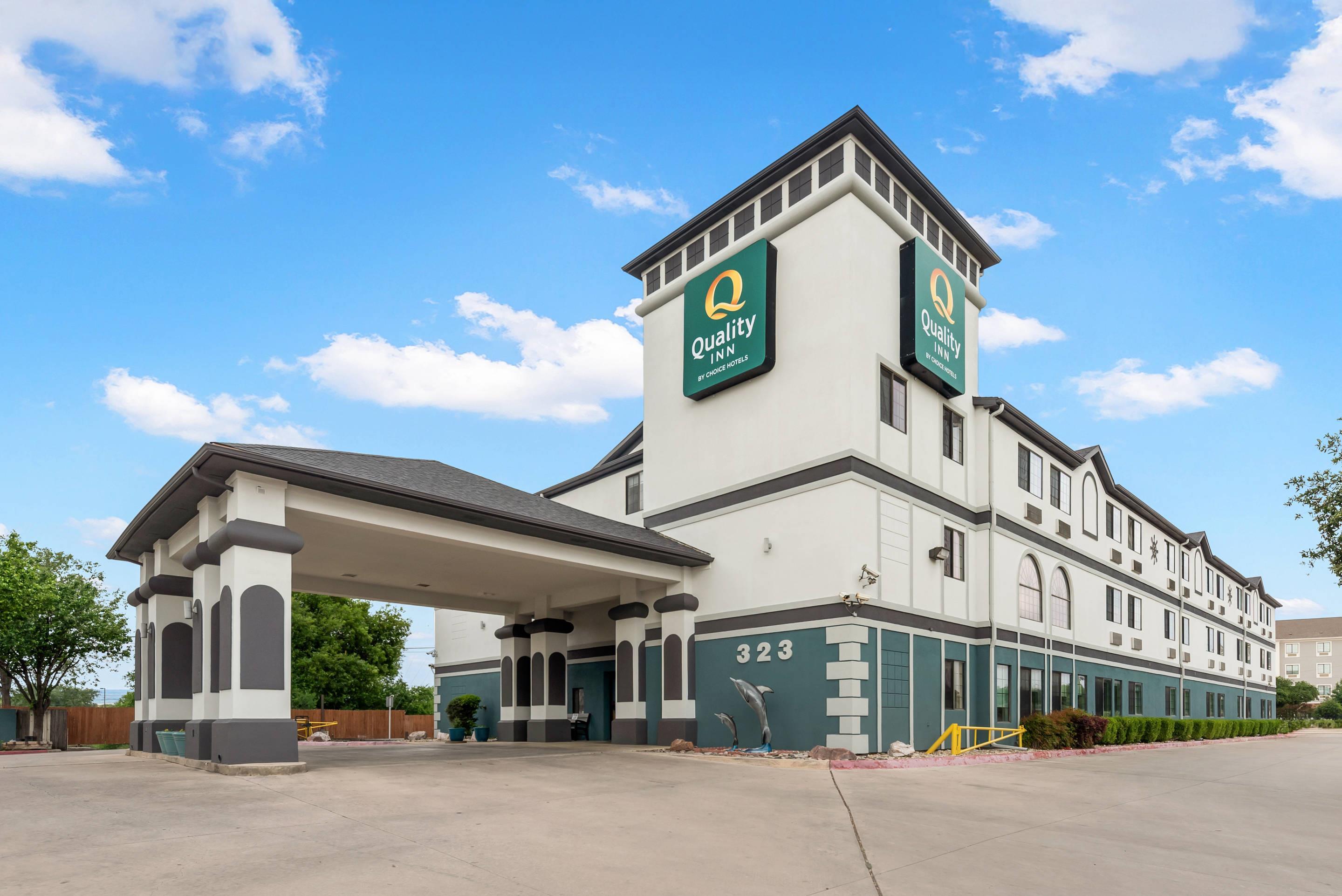 Hotel exterior | Quality Inn near SeaWorld - Lackland