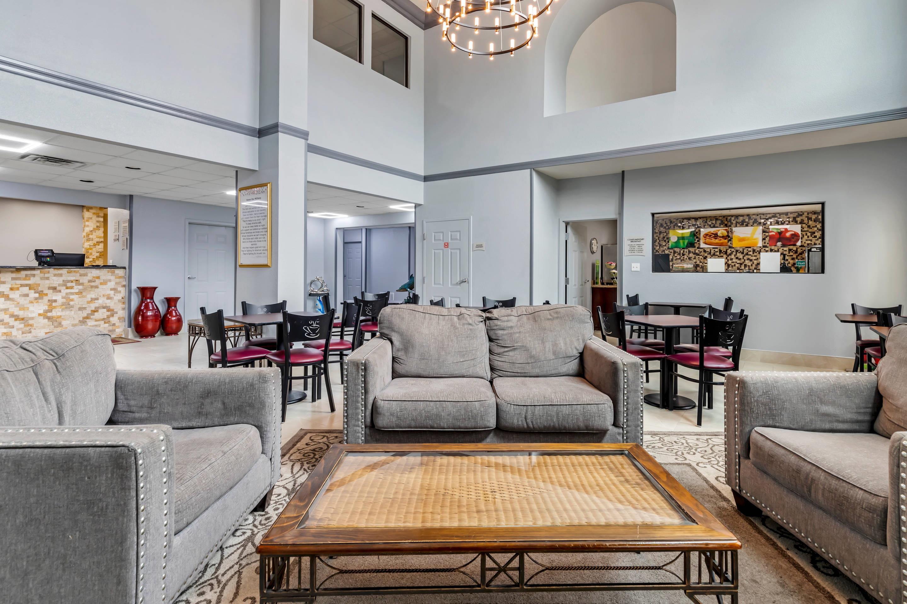 Breakfast area | Quality Inn near SeaWorld - Lackland