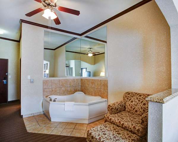 Suite - Comfort Suites University Drive College Station