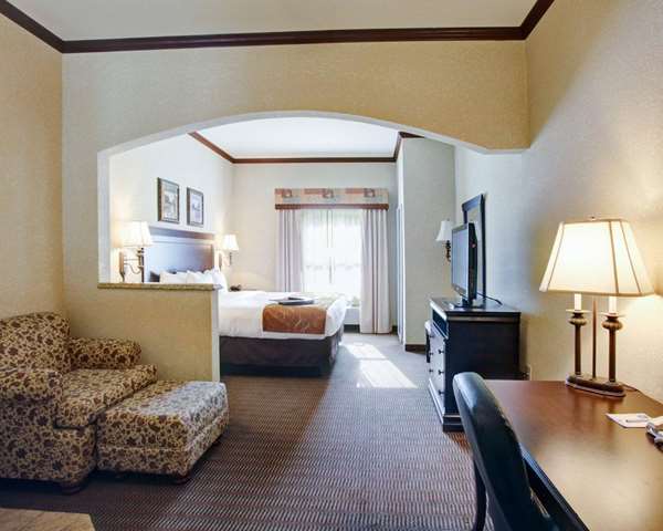 Suite - Comfort Suites University Drive College Station