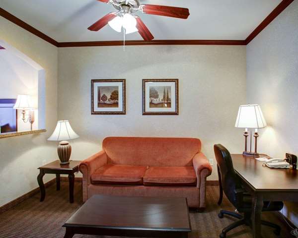 Suite - Comfort Suites University Drive College Station