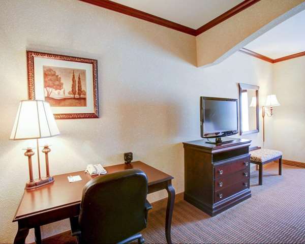 Suite - Comfort Suites University Drive College Station