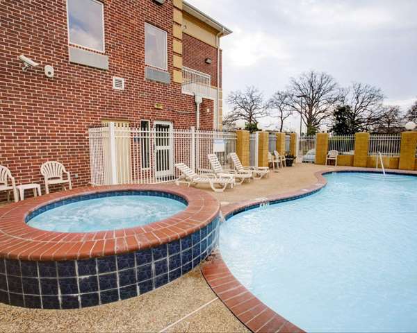 Pool - Comfort Suites University Drive College Station