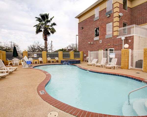 Pool - Comfort Suites University Drive College Station
