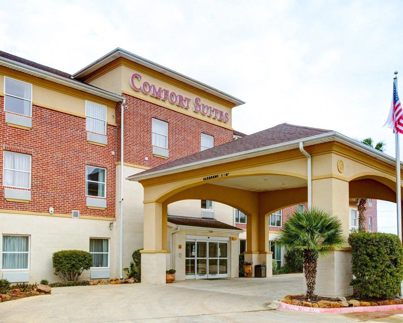 Hotel entrance | Comfort Suites University Drive