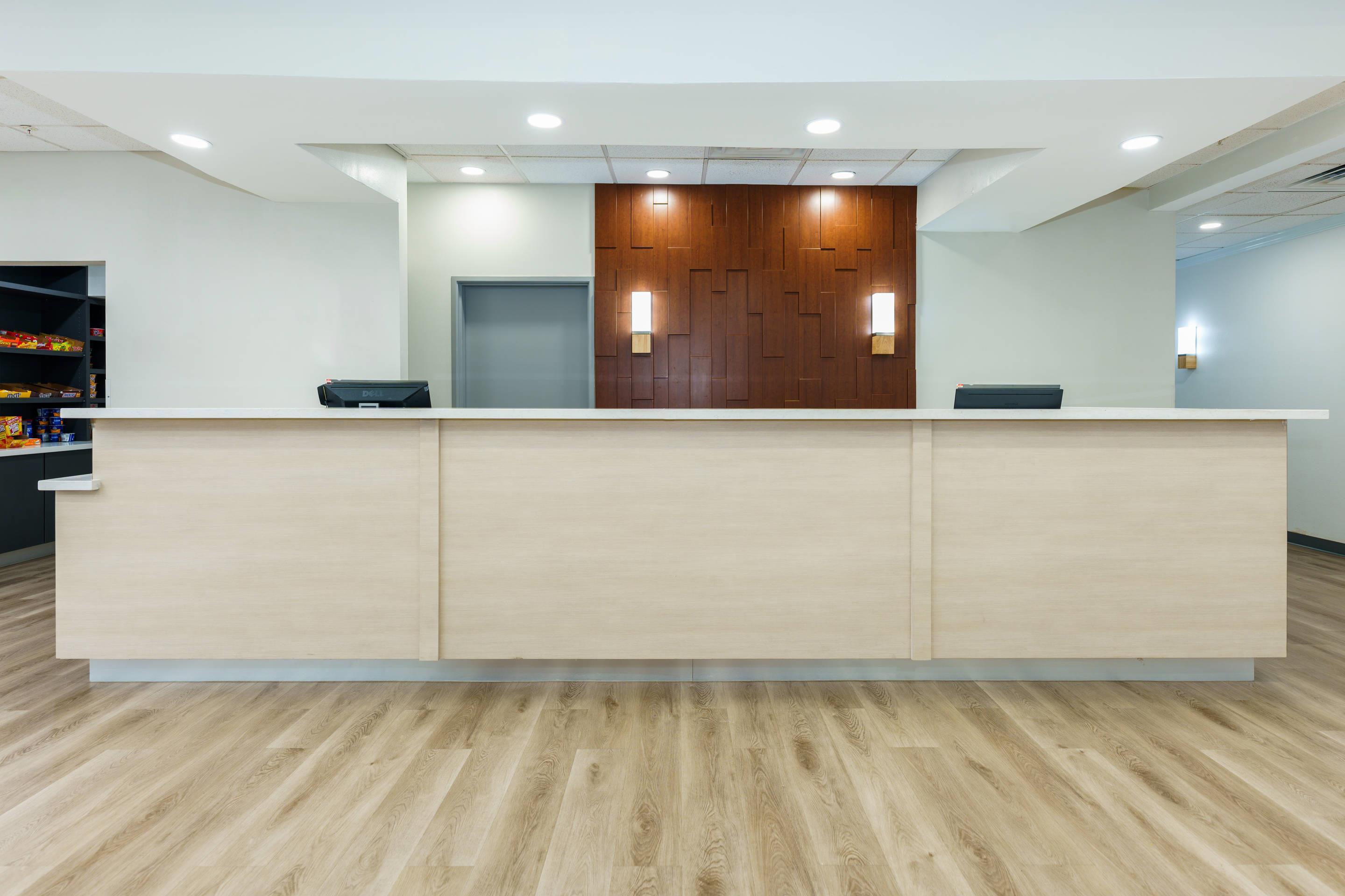 Front desk | Comfort Suites University Drive