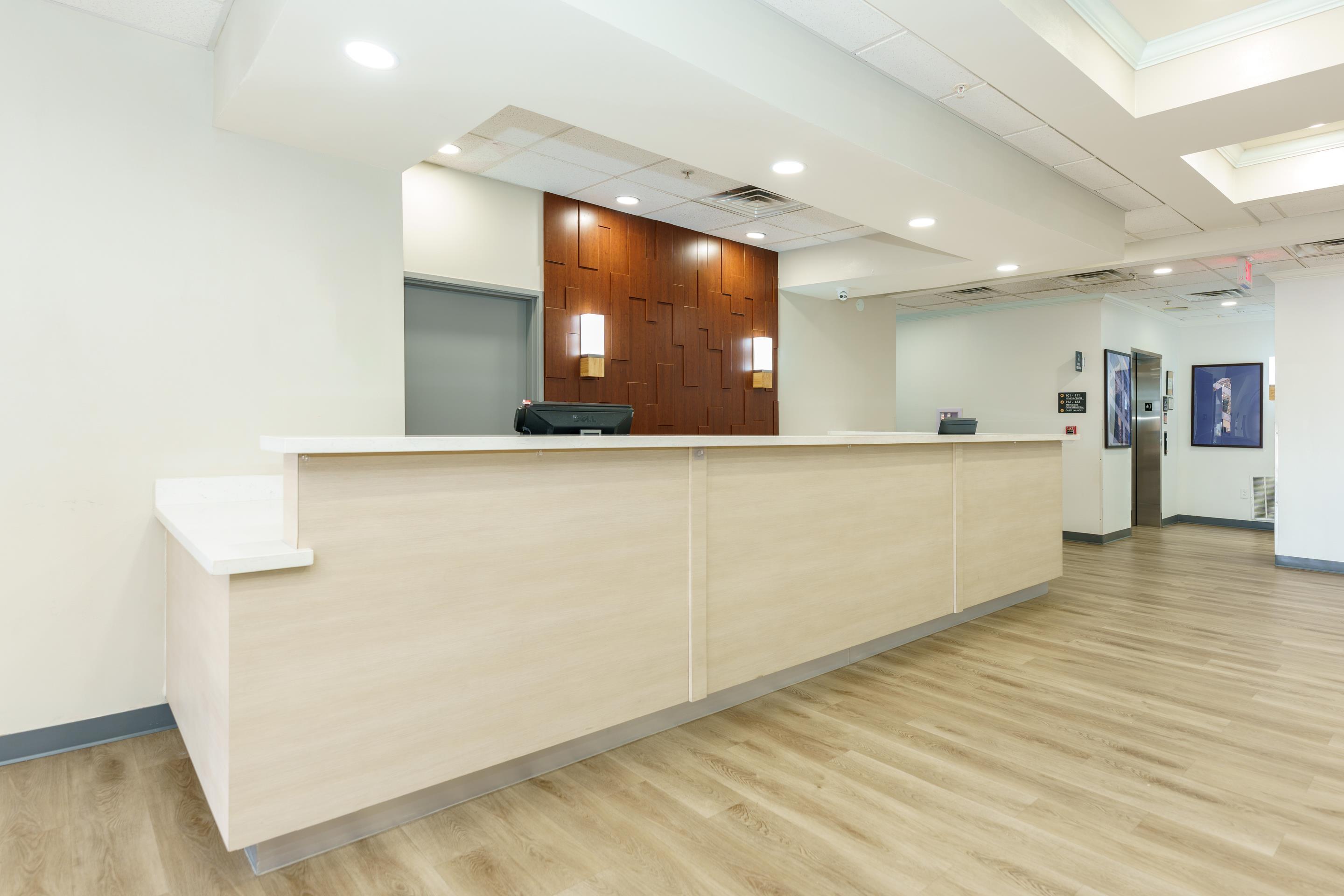 Front desk | Comfort Suites University Drive