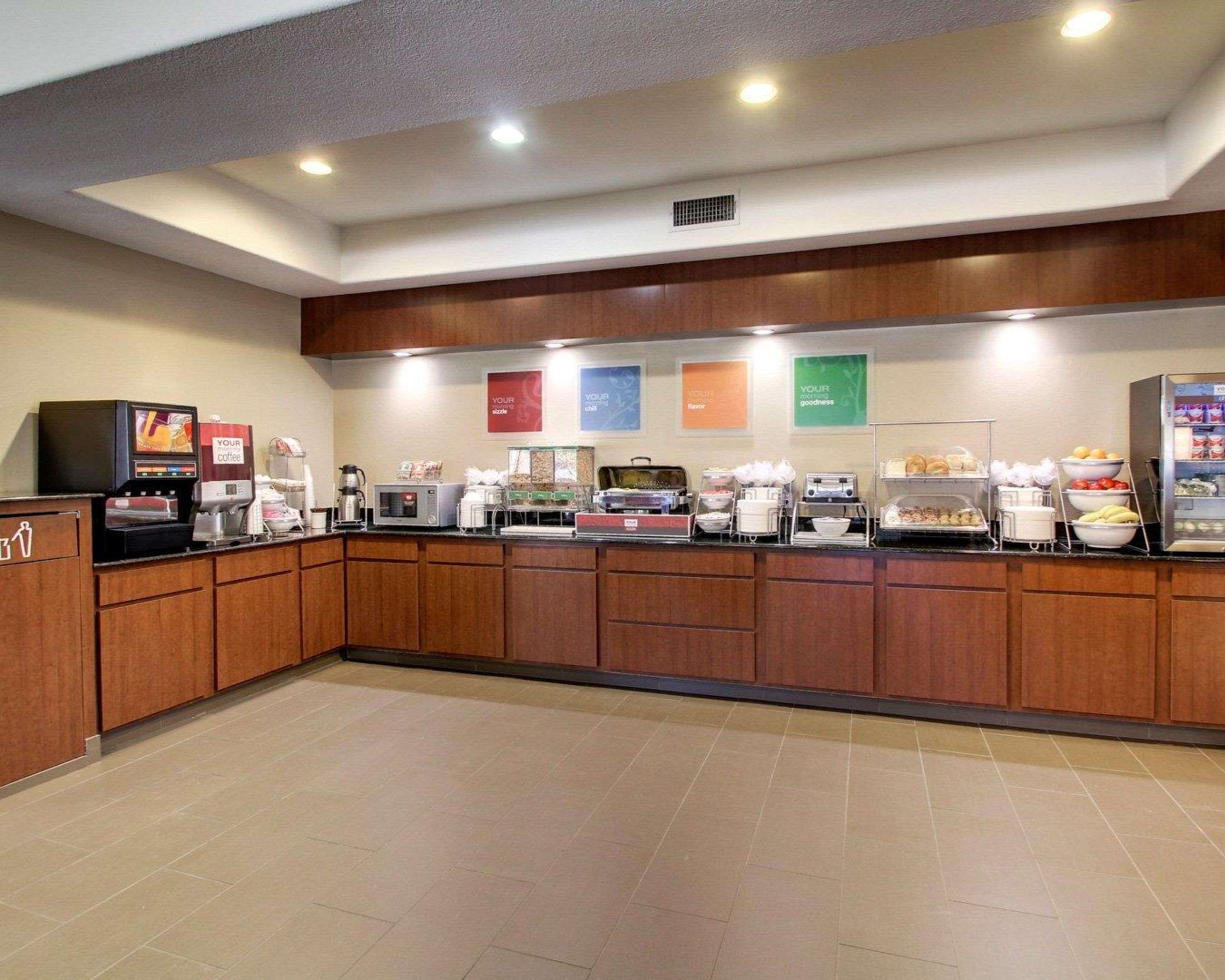 Breakfast counter | Comfort Suites Tyler South