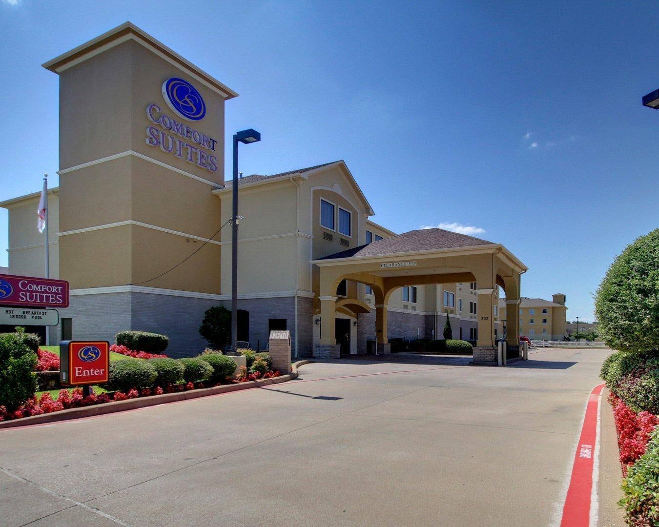 Hotel entrance | Comfort Suites Tyler South