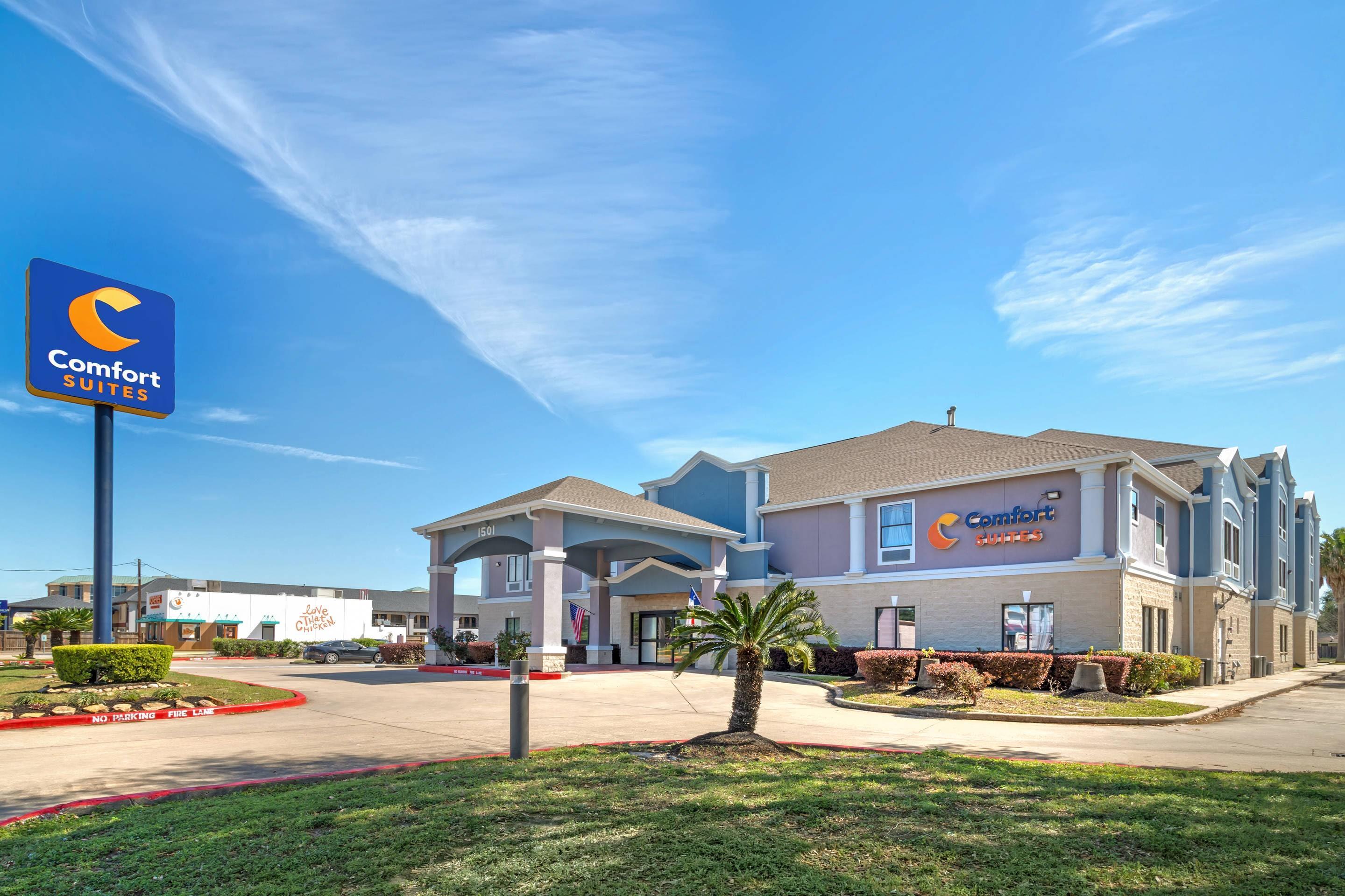Hotel exterior | Comfort Suites Deer Park Pasadena