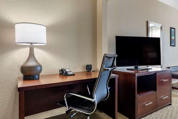Suite - Comfort Suites Baylor University Waco - I-35, Exit 333A