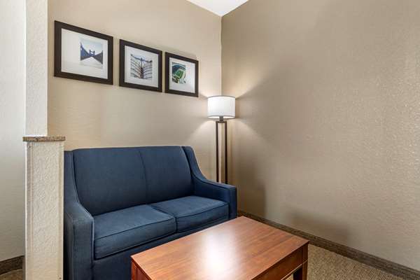 Suite - Comfort Suites Baylor University Waco - I-35, Exit 333A