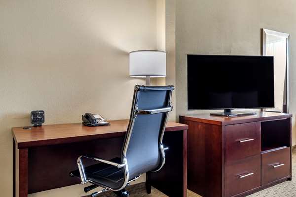 Suite - Comfort Suites Baylor University Waco - I-35, Exit 333A