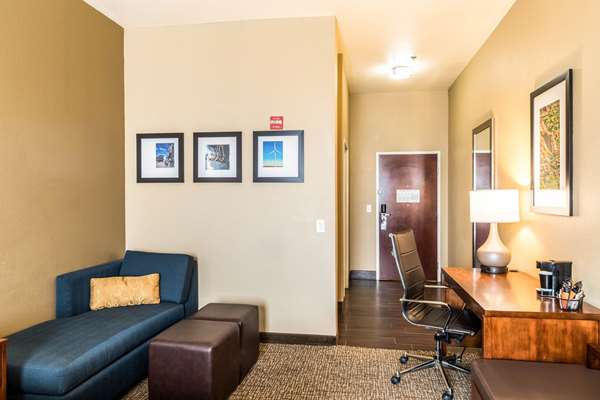  - Comfort Suites South Amarillo - I-27, Exit 116