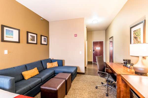  - Comfort Suites South Amarillo - I-27, Exit 116