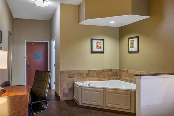 Suite - Comfort Suites Marshall - I-20, Exit 617