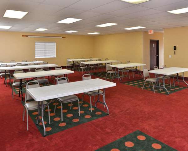  - Quality Inn & Suites Wichita Falls - I-44, Exit 2