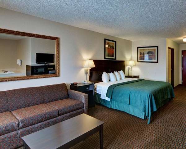 Suite - Quality Inn & Suites Wichita Falls - I-44, Exit 2