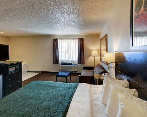 Suite - Quality Inn & Suites Wichita Falls - I-44, Exit 2