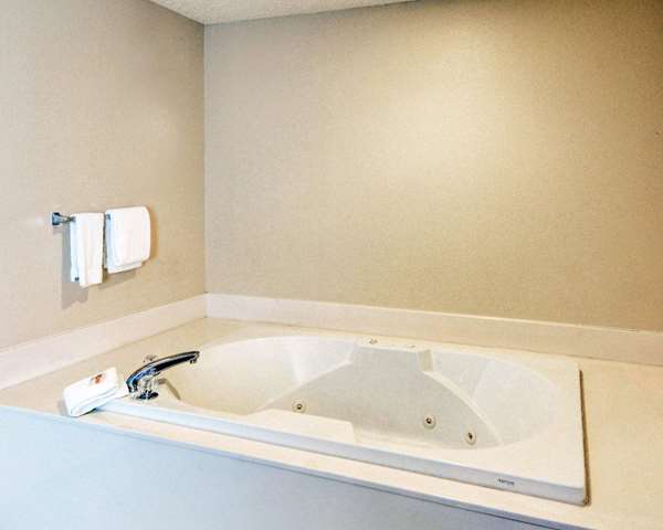  - Quality Inn & Suites Wichita Falls - I-44, Exit 2