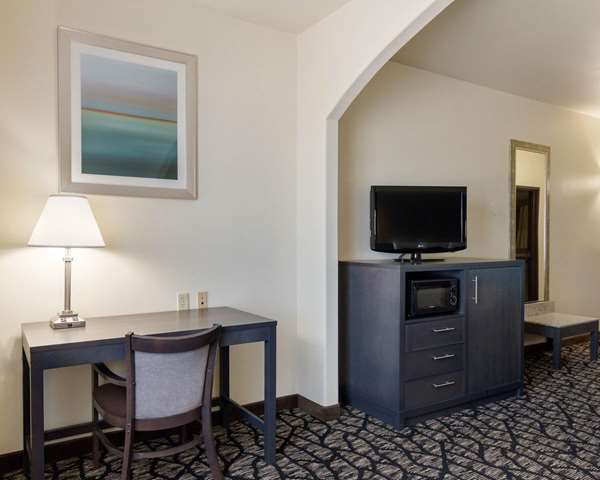 Suite - Quality Inn Buffalo - I-45, Exit 178