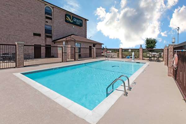 Pool - Quality Inn Buffalo - I-45, Exit 178