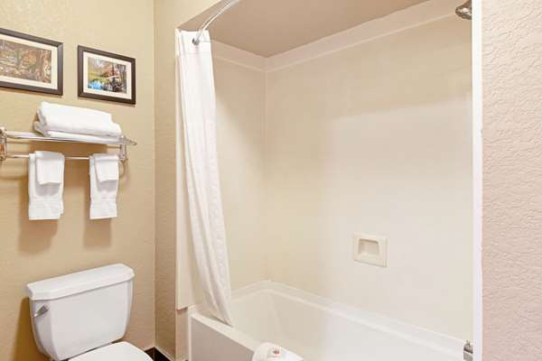  - Comfort Inn & Suites Fredericksburg