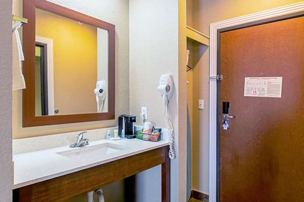  - Comfort Inn & Suites Fredericksburg