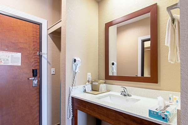  - Comfort Inn & Suites Fredericksburg