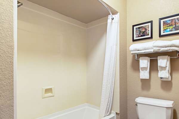  - Comfort Inn & Suites Fredericksburg