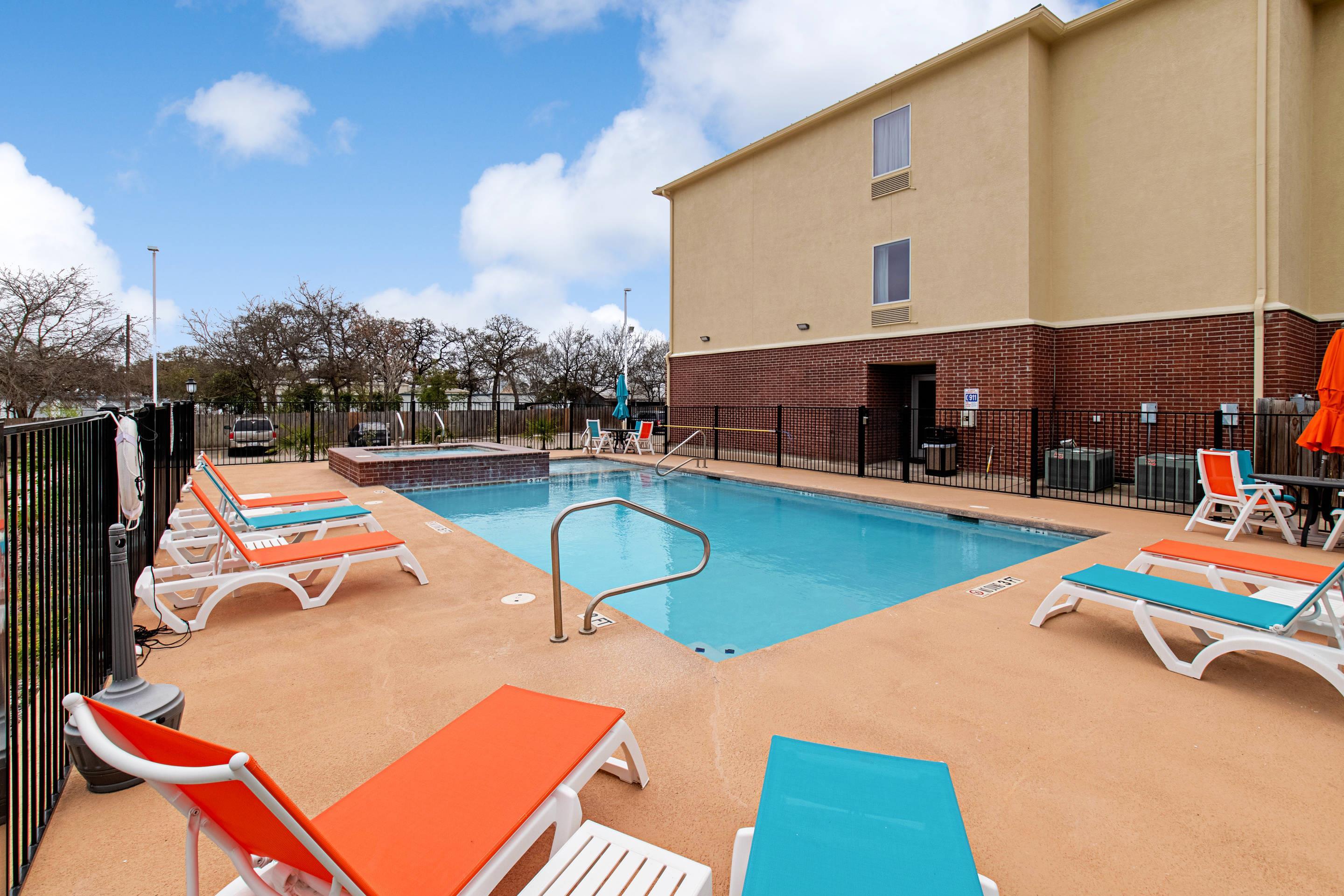 Outdoor pool | Comfort Inn and Suites Fredericksburg