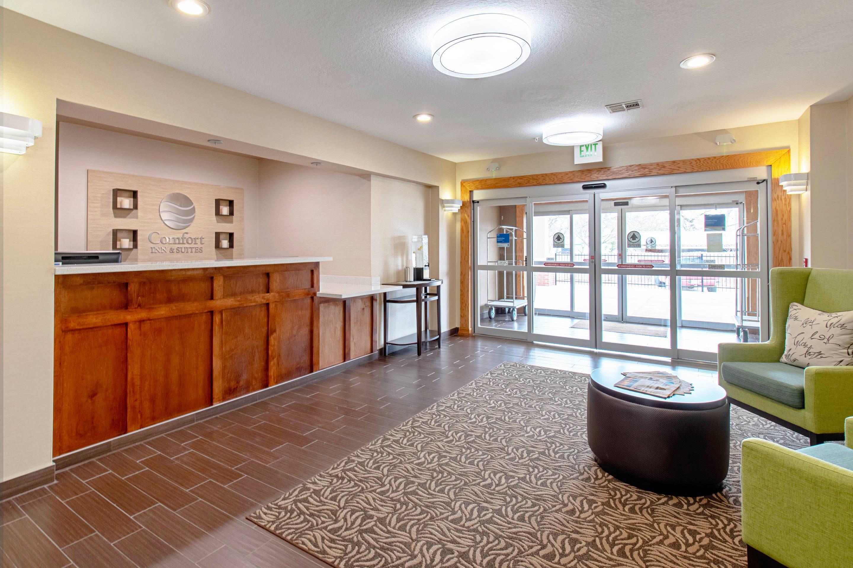Hotel lobby | Comfort Inn and Suites Fredericksburg