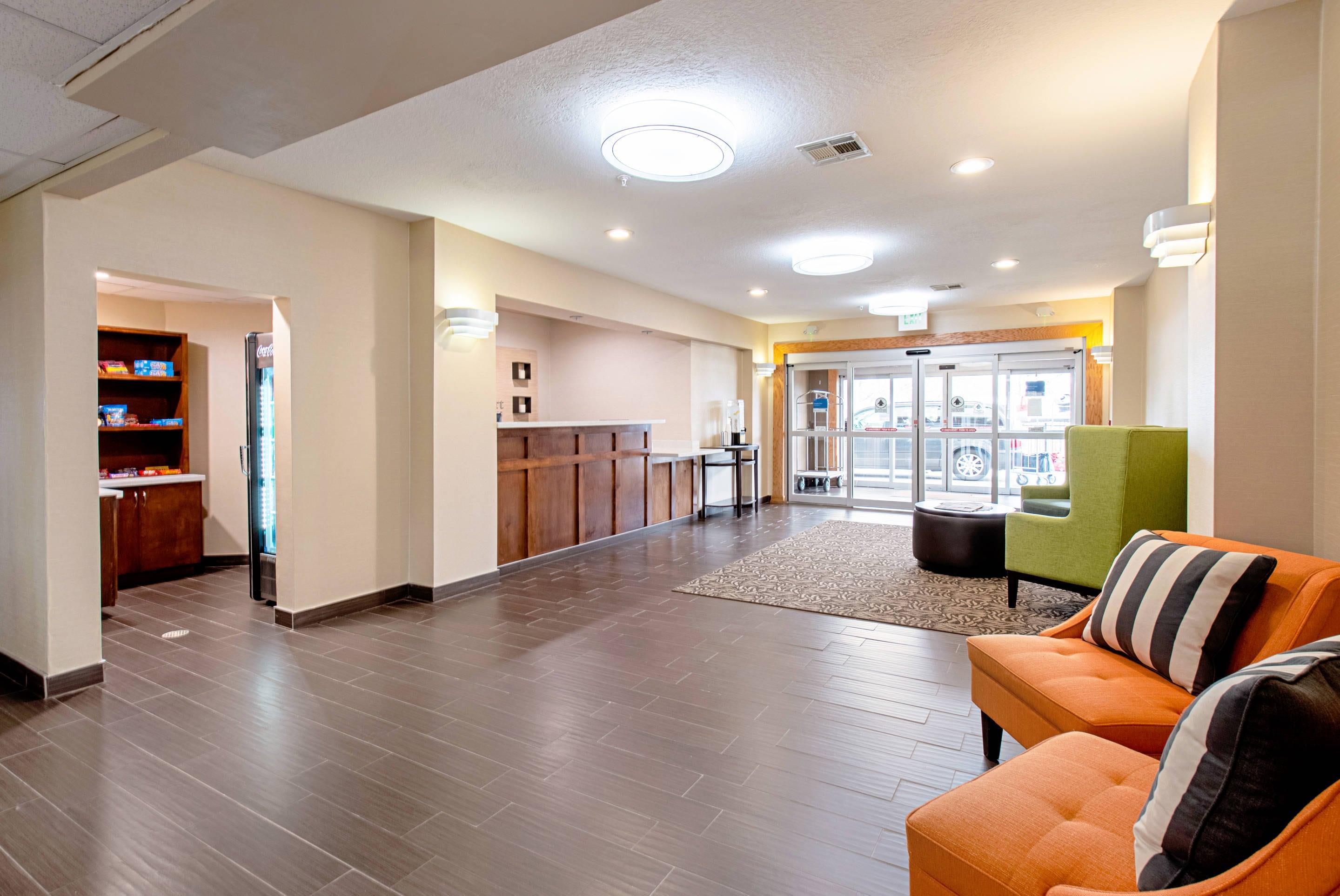 Hotel lobby | Comfort Inn and Suites Fredericksburg