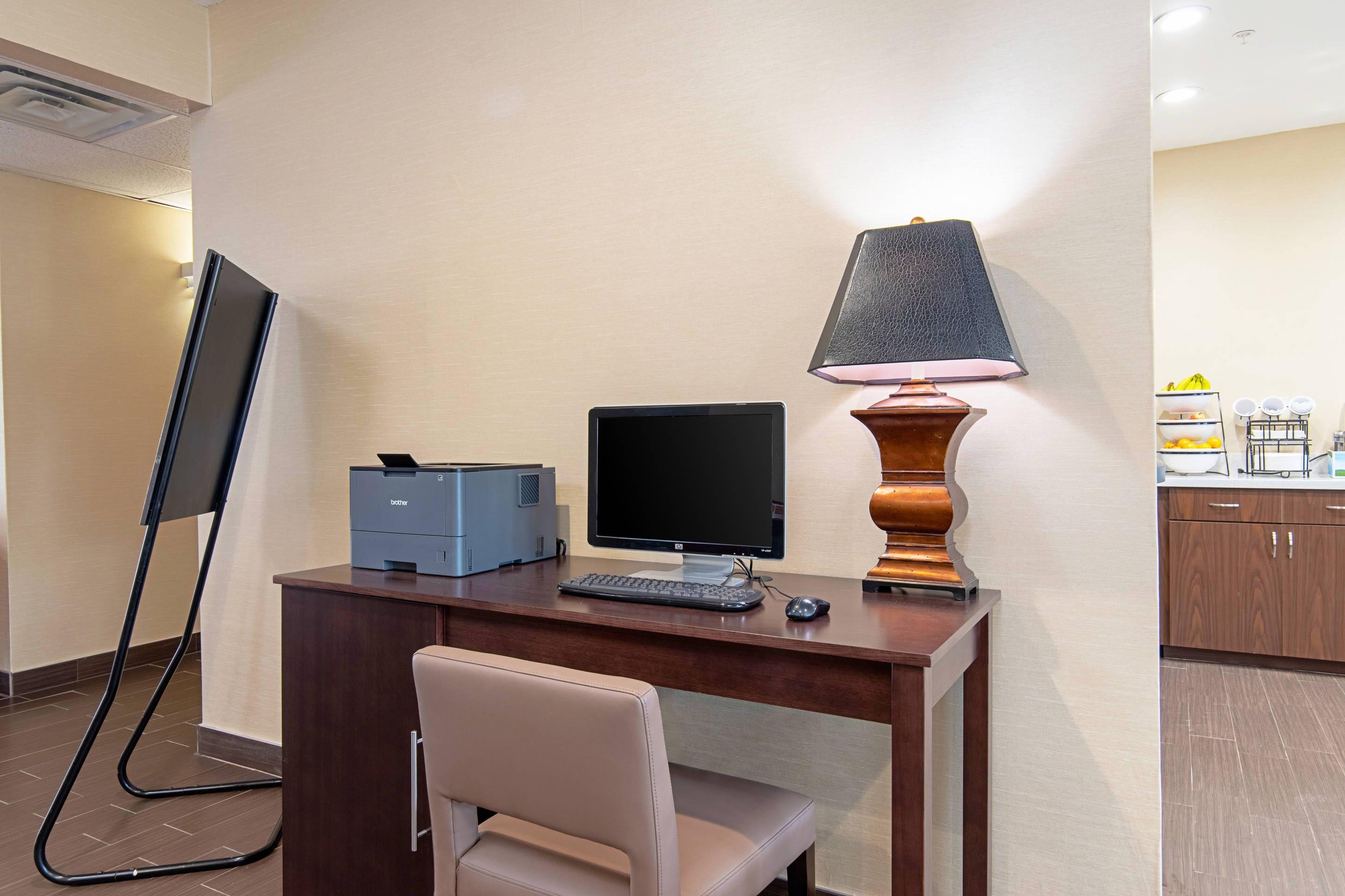 Business center | Comfort Inn and Suites Fredericksburg