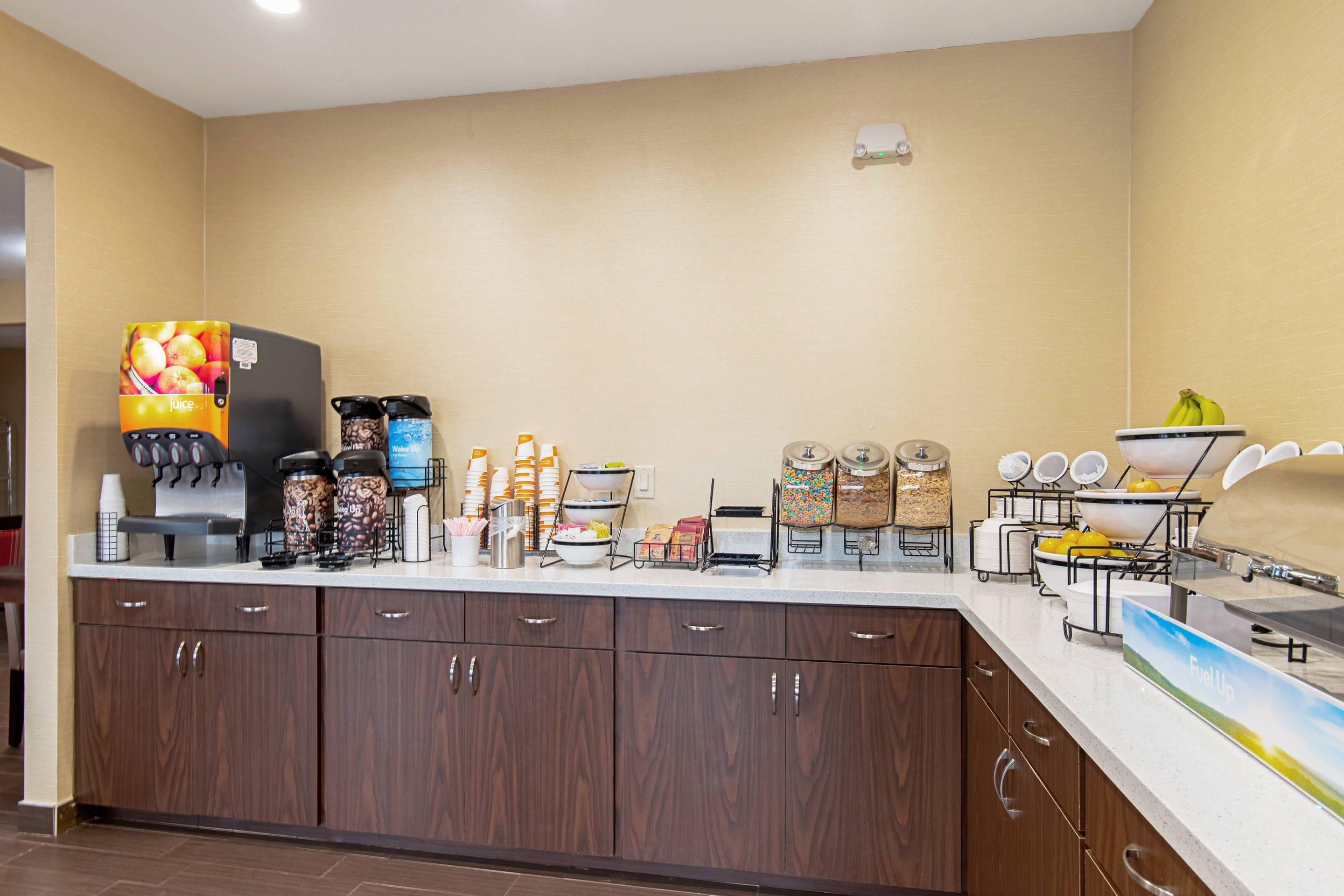 Breakfast area | Comfort Inn and Suites Fredericksburg