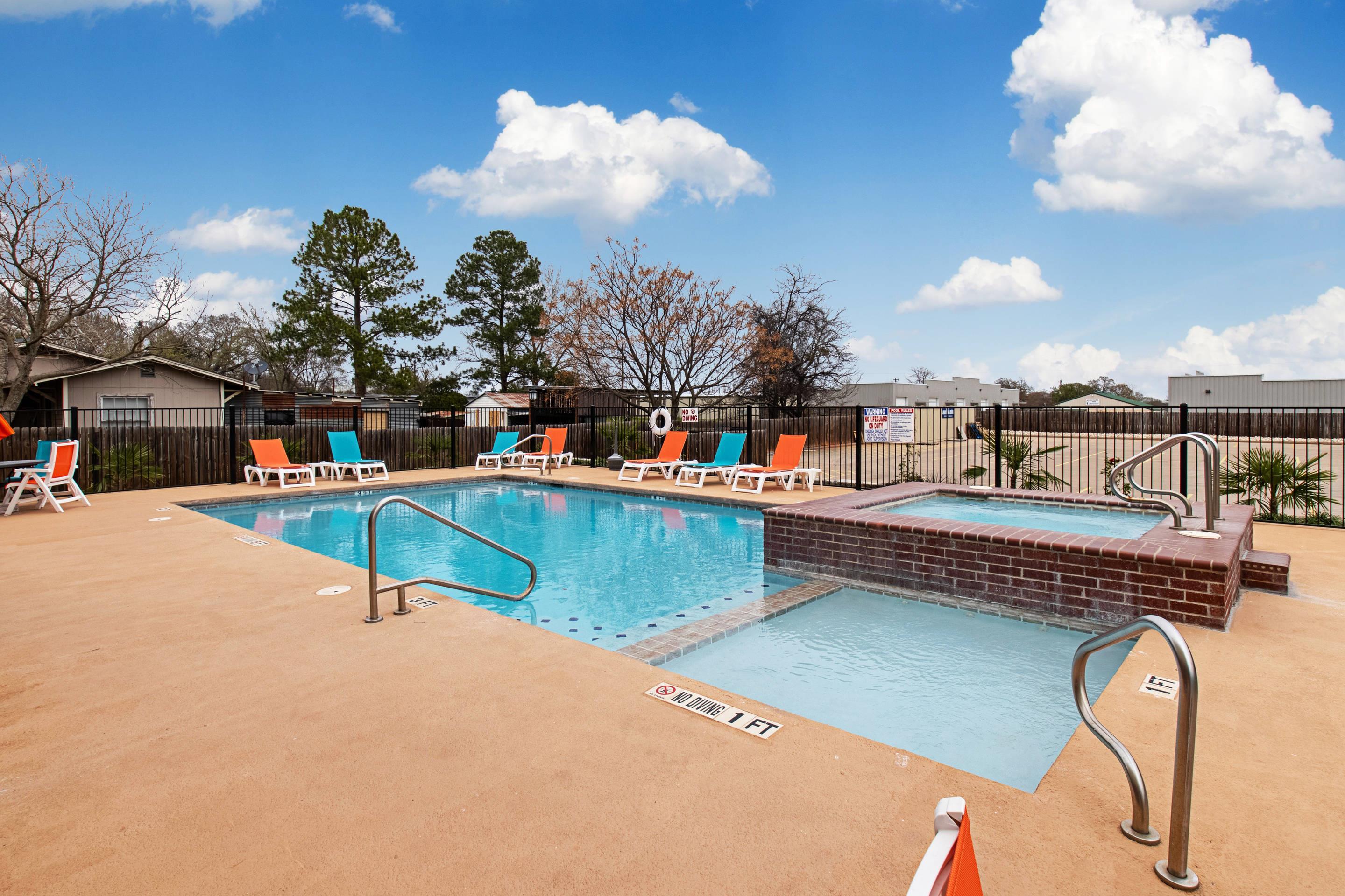 Outdoor pool | Comfort Inn and Suites Fredericksburg