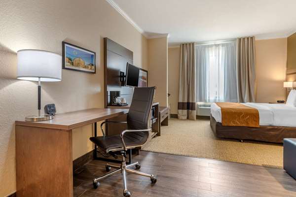 Suite - Comfort Suites Baytown - I-10, Exit 792